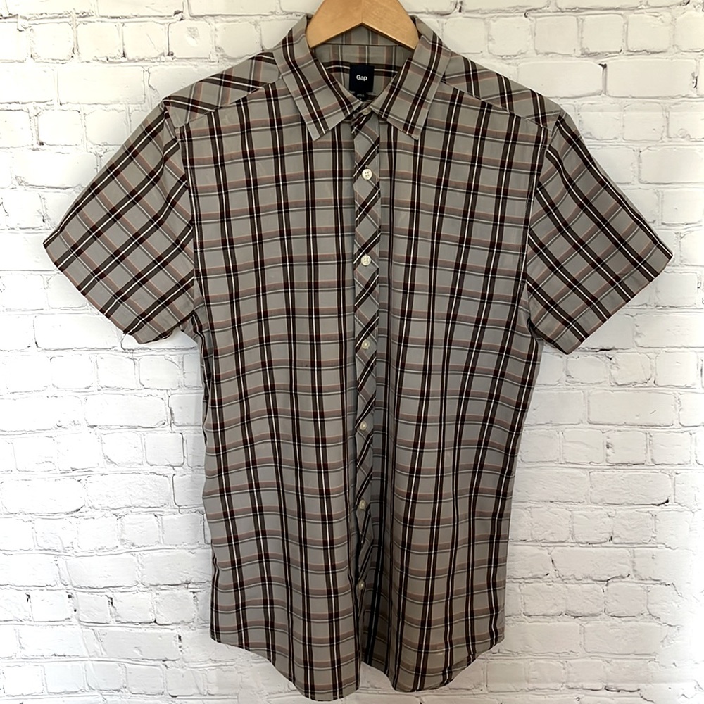 GAP | Men's Brown & Burgundy Button down Short Sleeve Dress shirt | Medi…